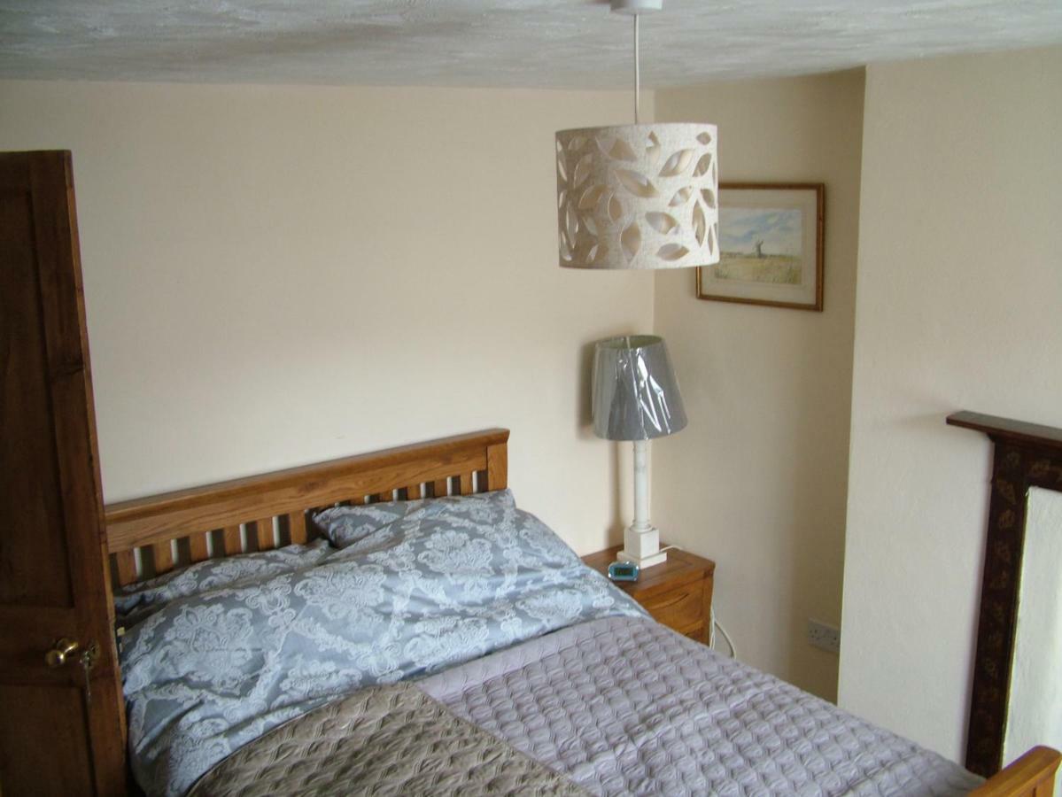 Geranium Cottage, 洛斯特威西尔 外观 照片